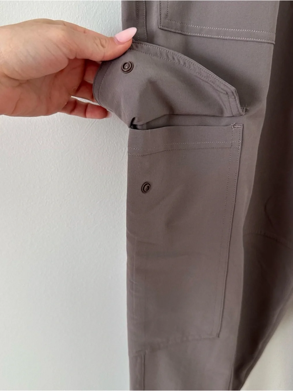 Spanx Out Of Office Cargo Joggers Sweatpants Smoke Taupe Brown Drawstring Small - Picture 6 of 13
